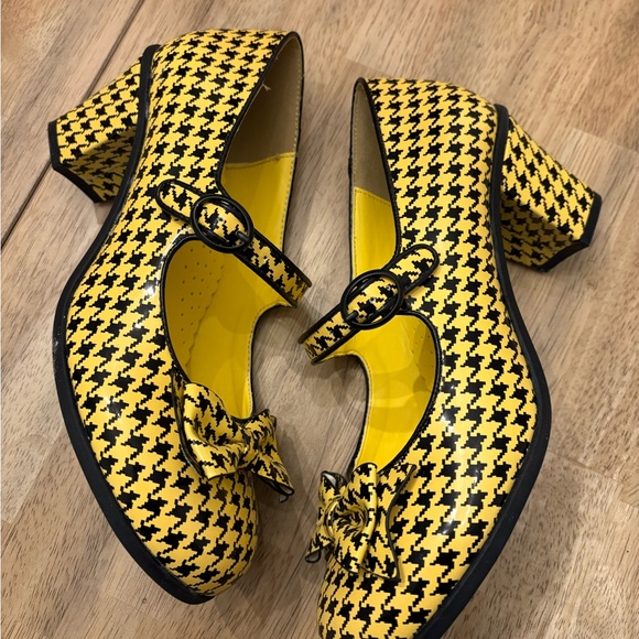 Stylish Yellow Houndstooth Heels - Picture 5 of 7